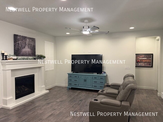 Building Photo - 3848 Safflower Dr