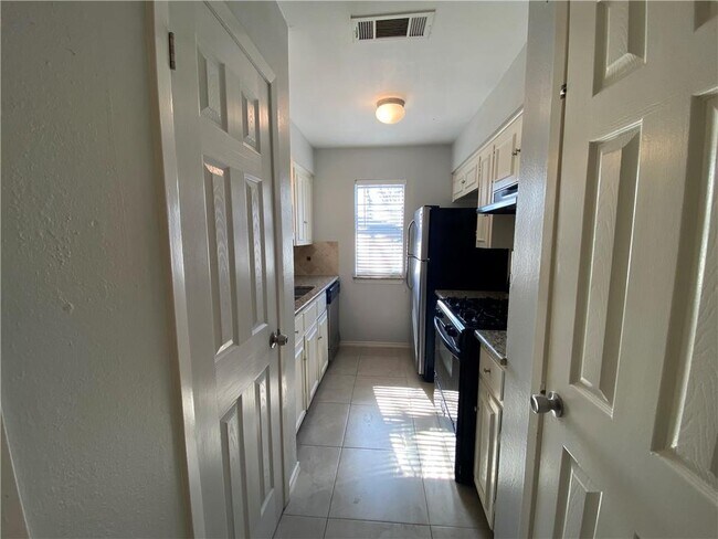 Foto del edificio - 5249 Meadow Creek Dr