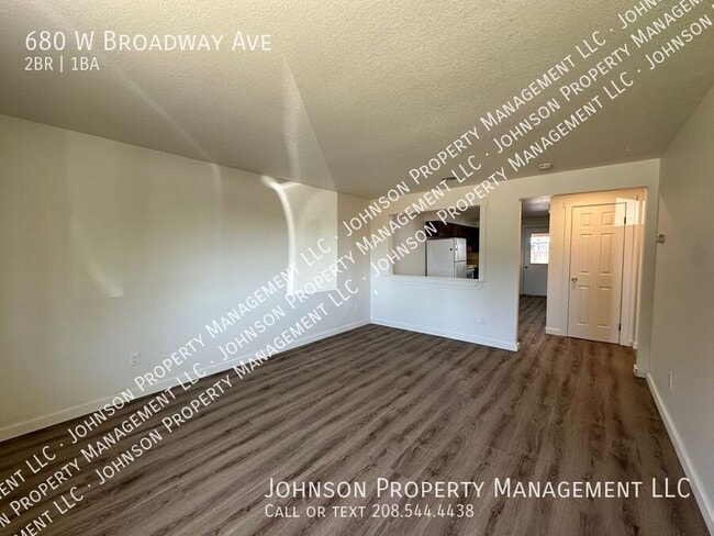 Building Photo - 680 W Broadway Ave
