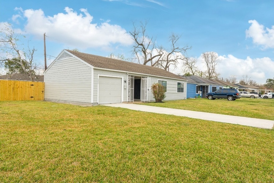 Photo - 4901 Richfield Lane Unit