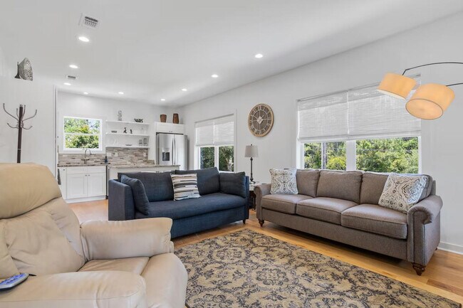 Foto del edificio - 111 Eleanor Ave