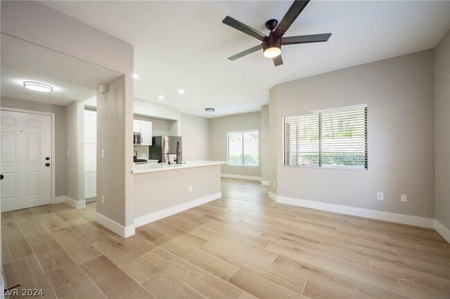 Foto del edificio - 8250 N Grand Canyon Dr