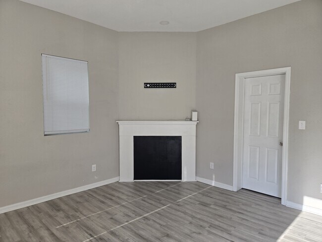 Building Photo - 126 Linden Ave