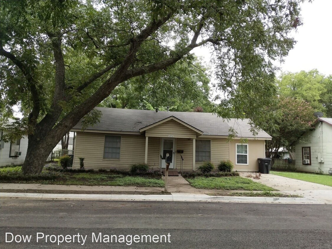 Primary Photo - 3 br, 2 bath House - 303 Myers St