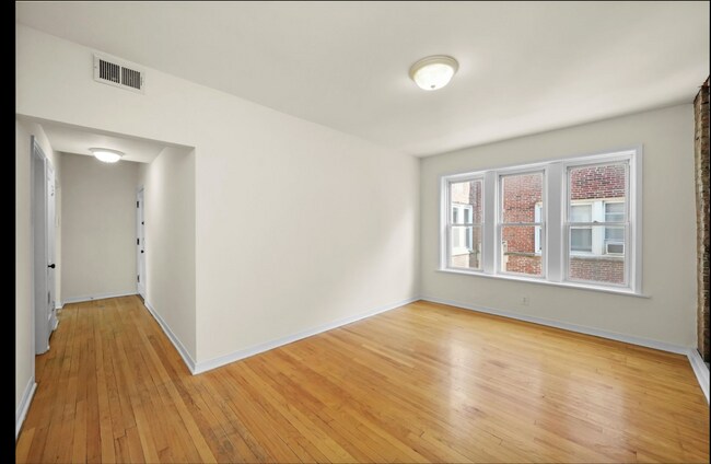 Foto del edificio - 3036 W Wellington Ave