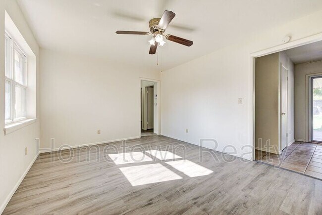 Foto del edificio - 4304 Sunnylane Cir