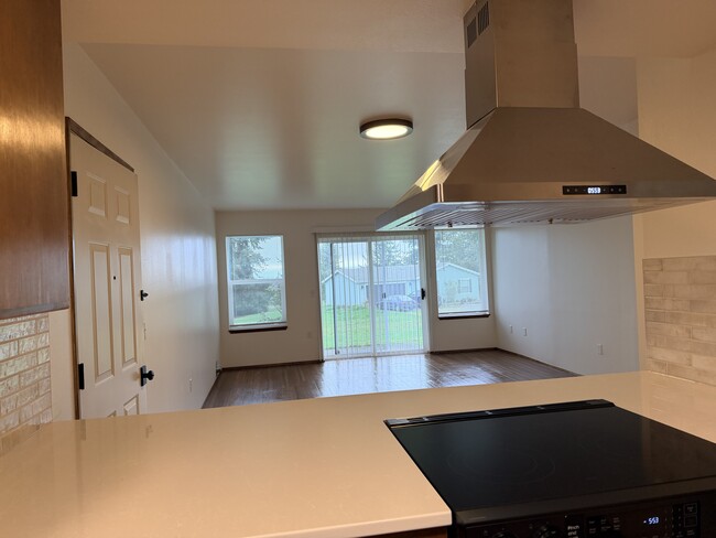 Building Photo - 1045 3rd Ave