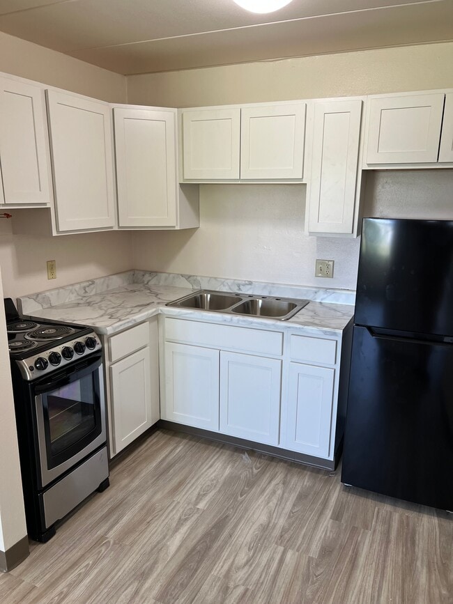 Cocina (remodelada) - Maplewood Apartments