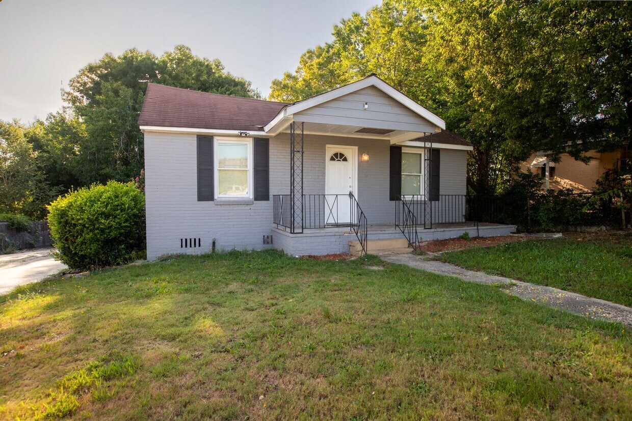 Primary Photo - Convenient 2/1 home in the middle of town!