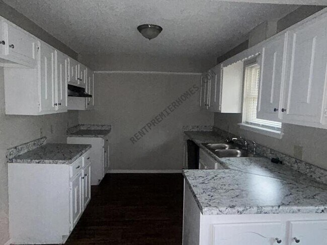 Building Photo - 2908 E Fort Worth St