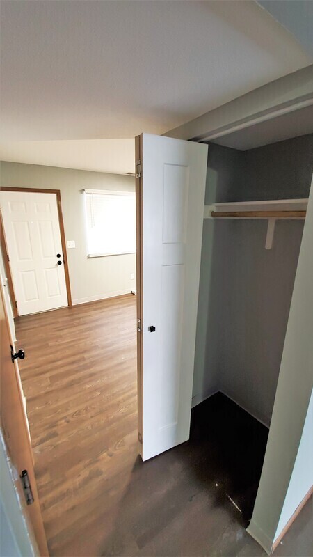 Building Photo - 452 N 18th Ave
