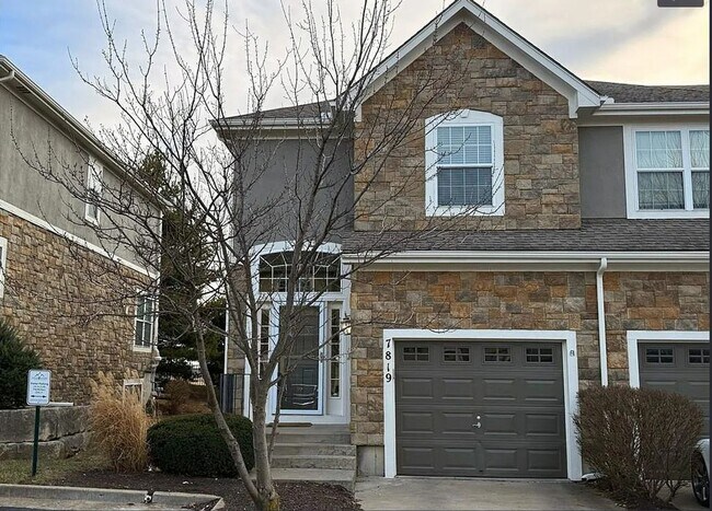 Foto del edificio - Low Maintenance Townhouse near Bluhawk in Blue Valley Schools