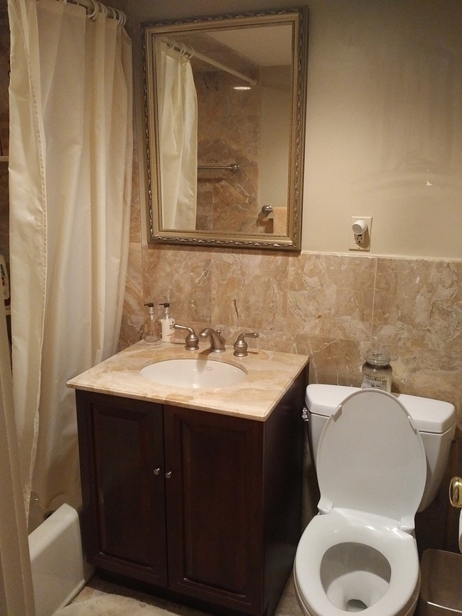 bathroom - marble - 6 Whittier Pl Apartment