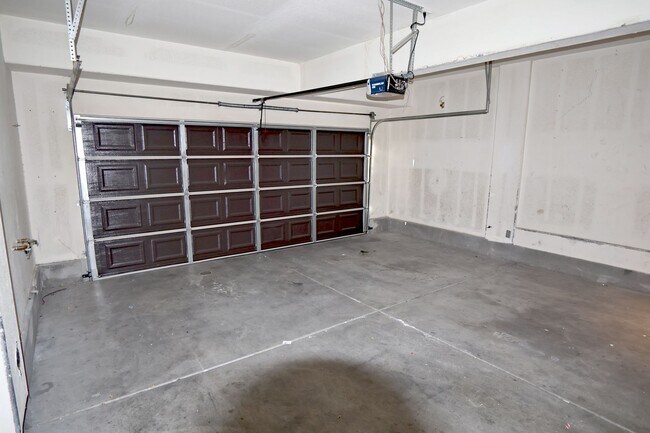 Foto del edificio - Single Family Home in Gated Community