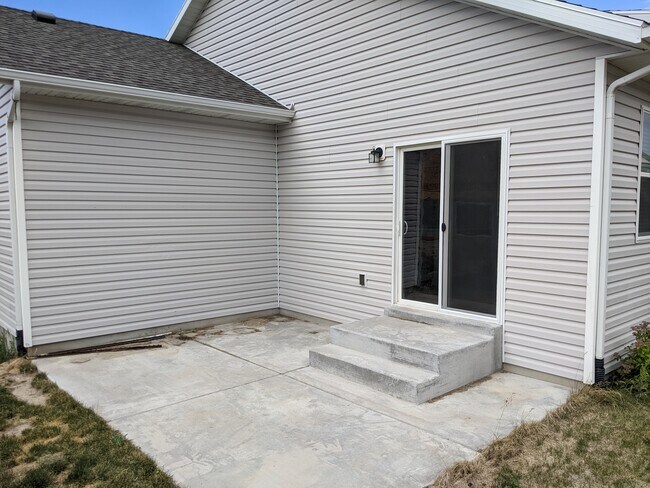 Patio trasero - 889 E 600 N