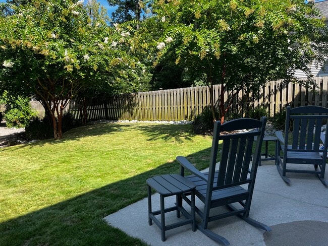 Building Photo - 413 Chablis Way