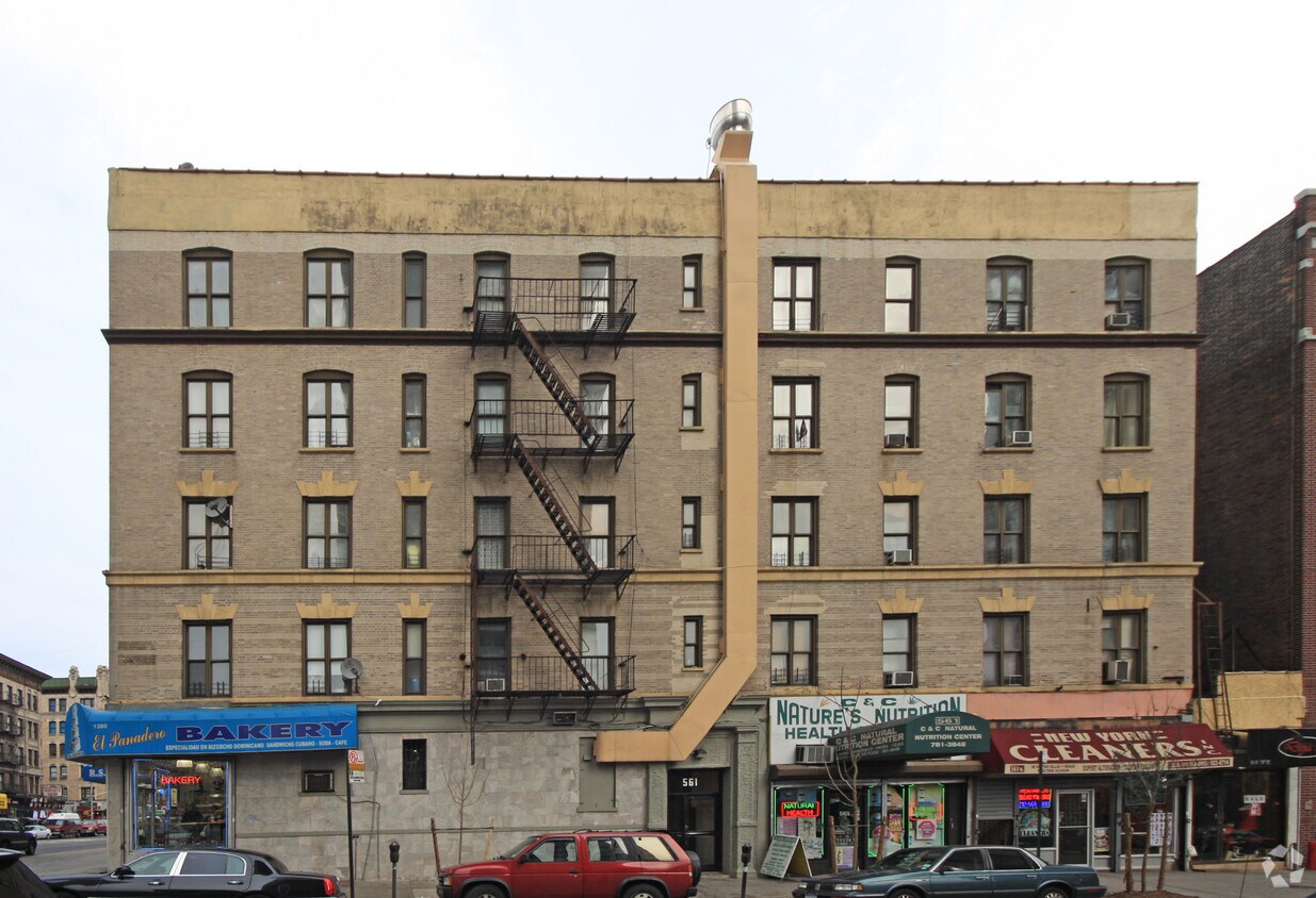 561 CON 179th ¡St - 561 W 179th St