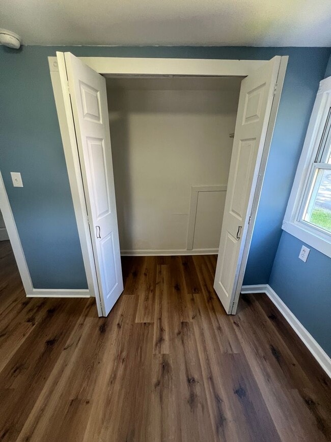 Building Photo - Newly Renovated 2 Bed/1 Bath Single Family...