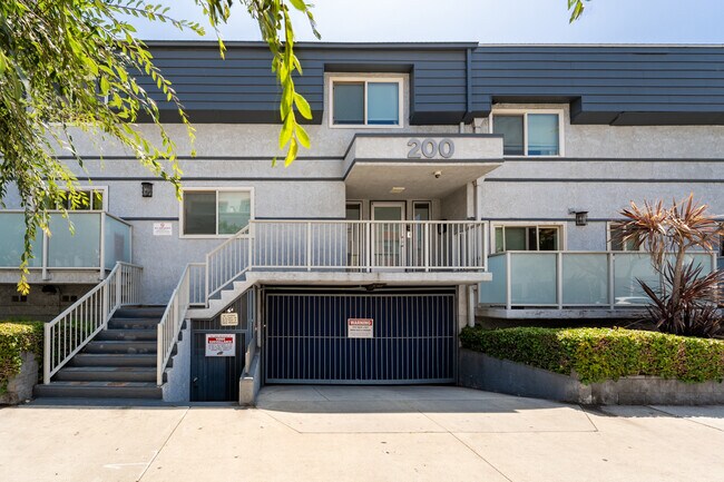 Foto del edificio - 200 Elm Ave