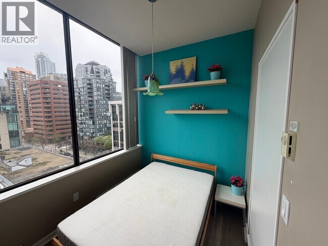 Photo du bâtiment - 1010 Howe St
