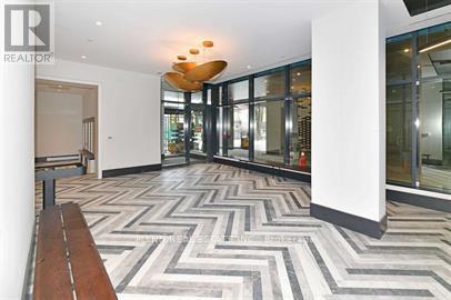 Photo du bâtiment - 1808 St Clair Ave W