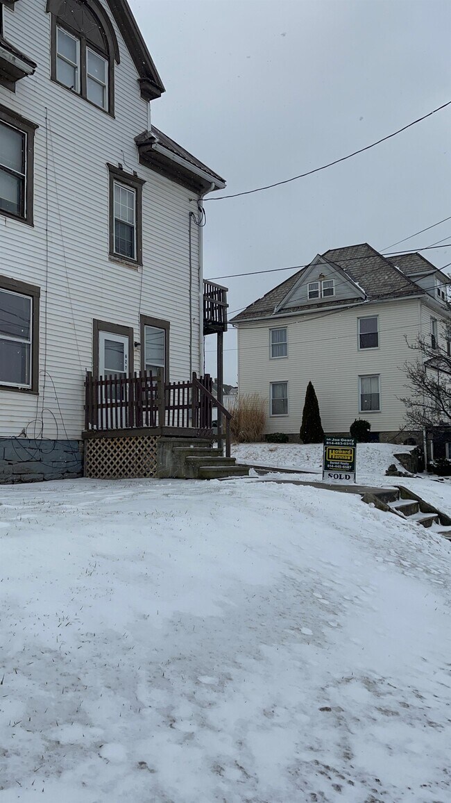 Building Photo - 627 N Ctr Ave