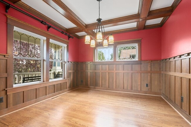 Building Photo - Immaculate Green Lake Air-Conditioned Mode...