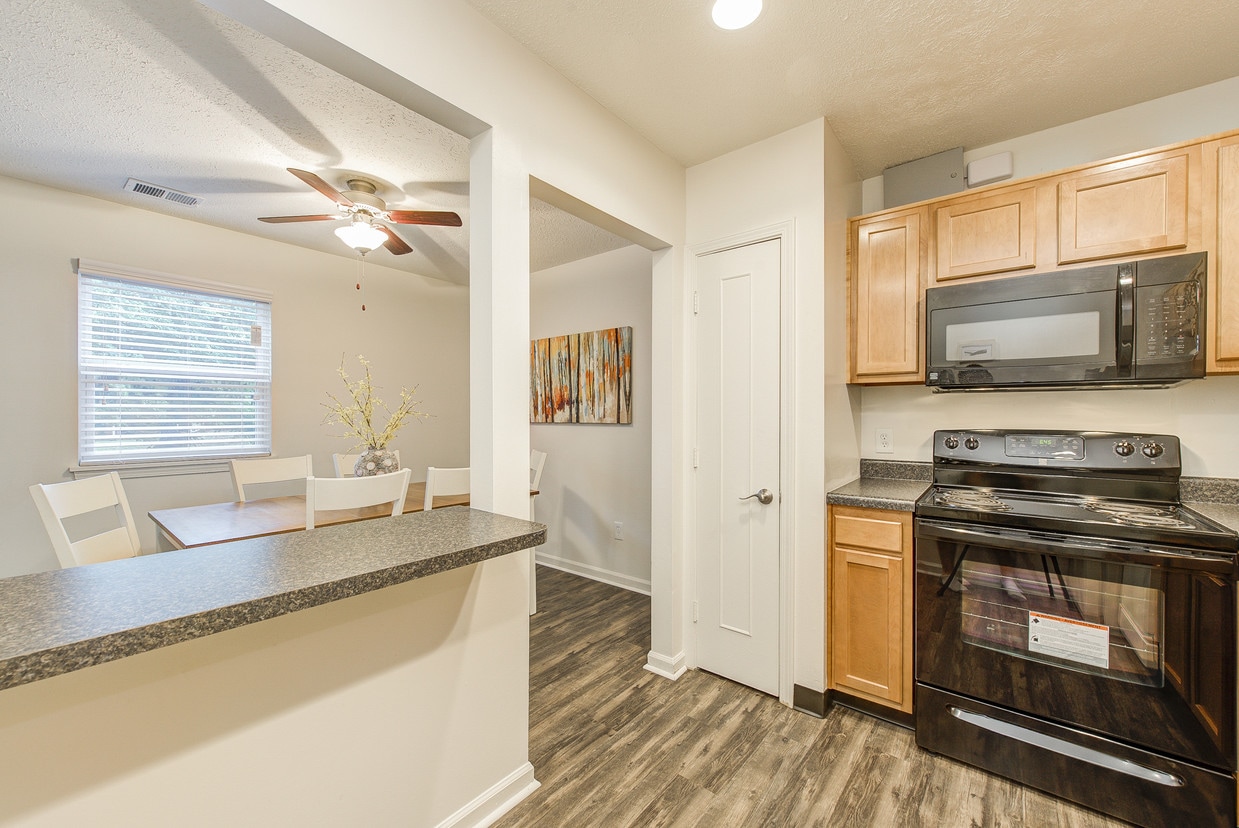 College Courts of Nora Apartments Indianapolis, IN