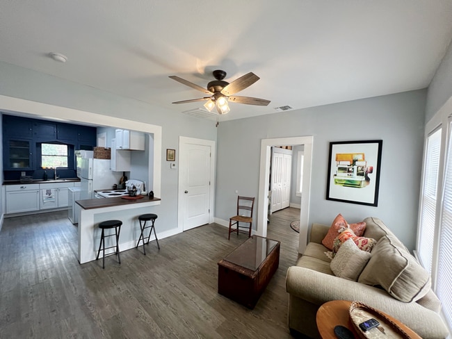 Photo - 715 W Hollywood Ave Townhome