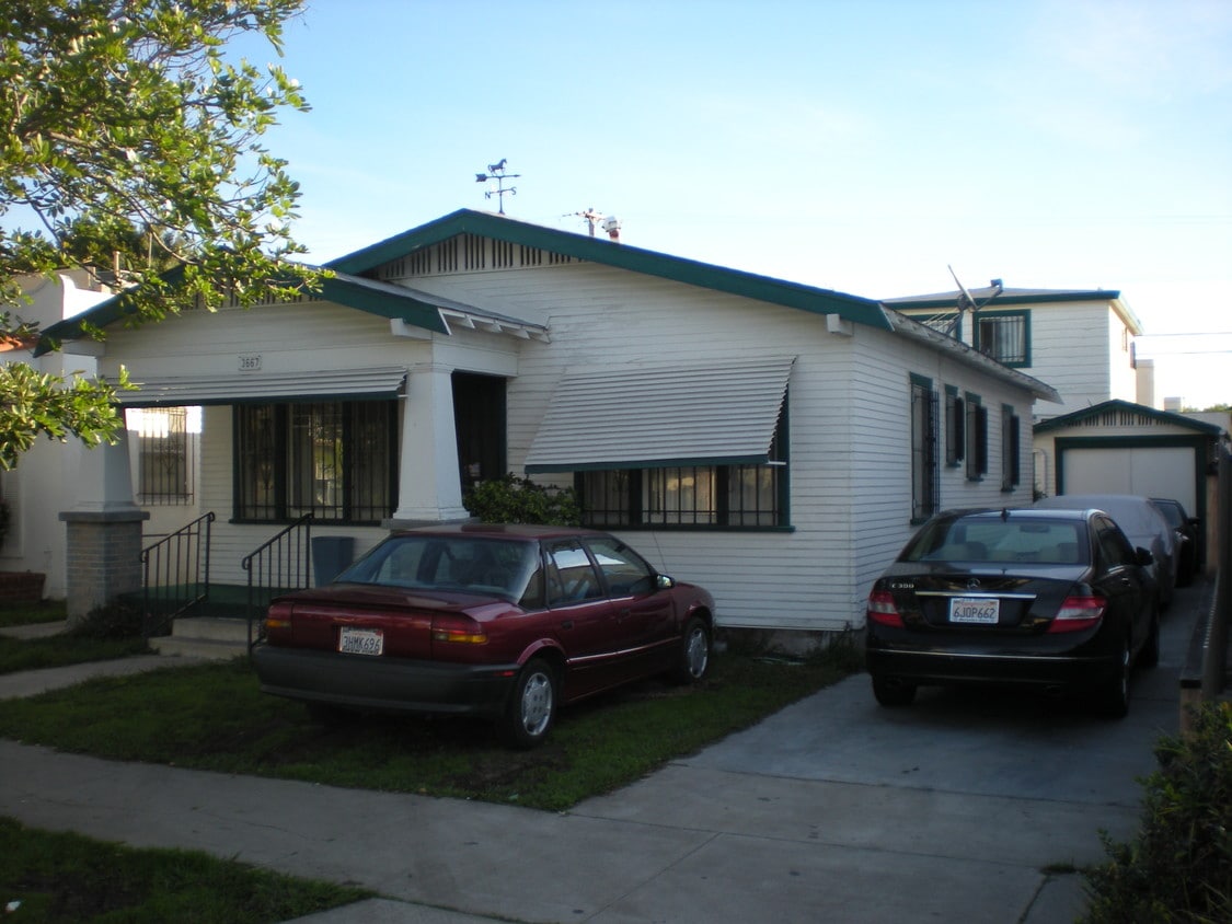 Primary Photo - 3667-3669 Van Dyke Ave