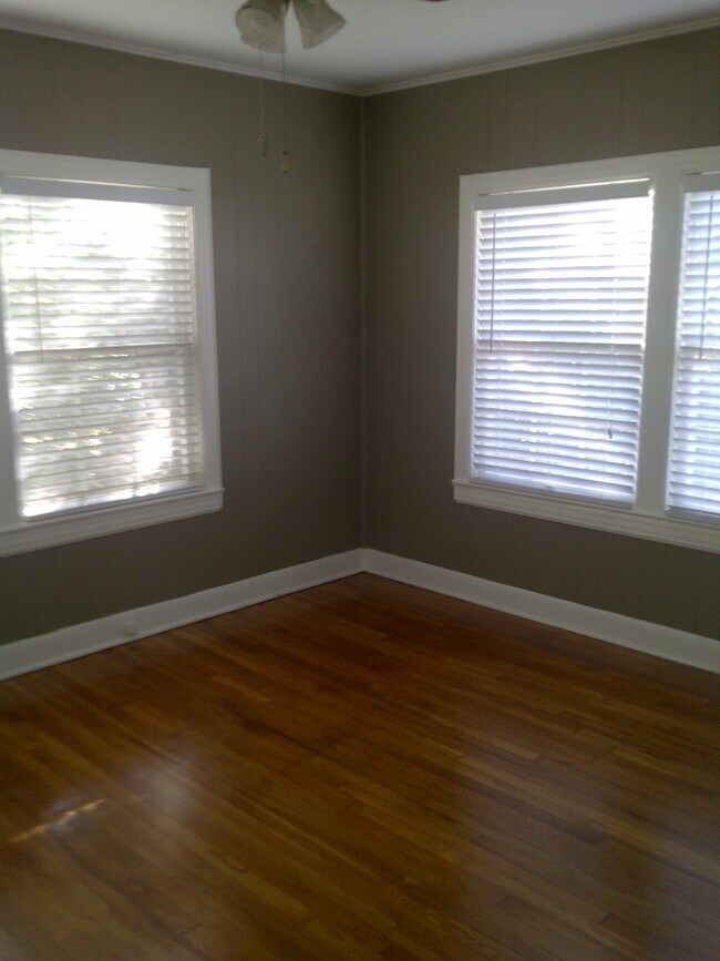 Bedroom - 400 W 4th St