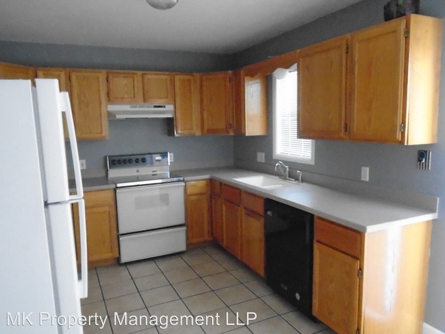 Building Photo - 3 br, 2 bath Apartment - 2120 Oak