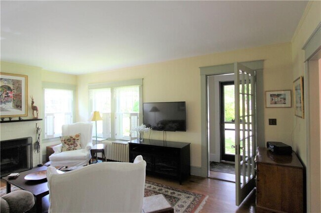Foto del edificio - 141 Coggeshall Ave
