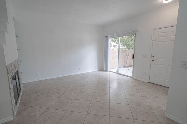 Foto del edificio - Palisades 3 Bedroom Townhome for Rent in Stevenson Ranch!