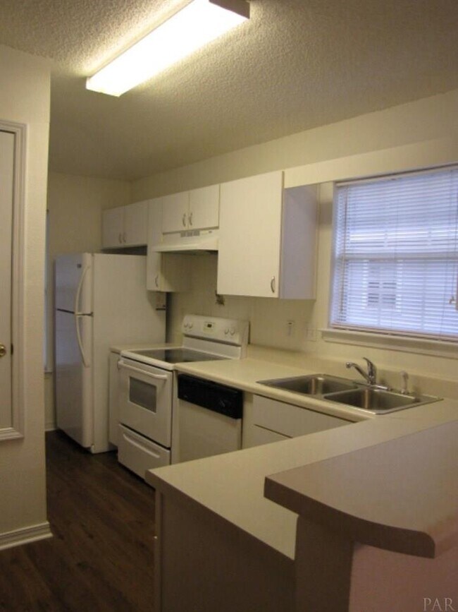 Building Photo - 2312 Trailwood Dr