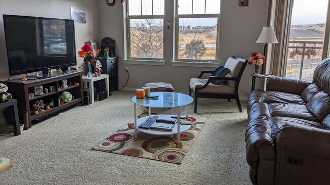 Building Photo - Via Varra Large One Bedroom!