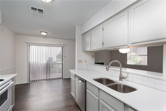Building Photo - 5616 Emerald Forest Dr