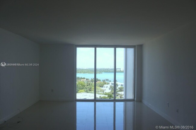 Foto del edificio - 10275 Collins Ave