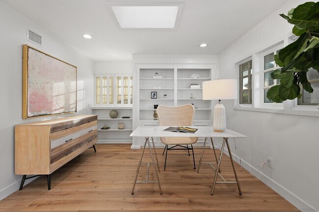 Foto del edificio - 8885 Robinhood Ln