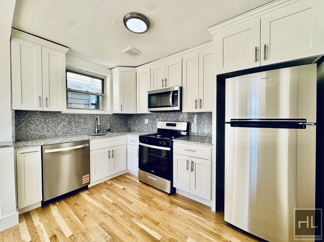 Building Photo - Newly Renovated 2 bedroom apartment spanni...