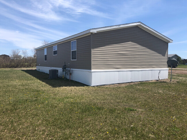 Building Photo - Great single family home for RENT in Belfield