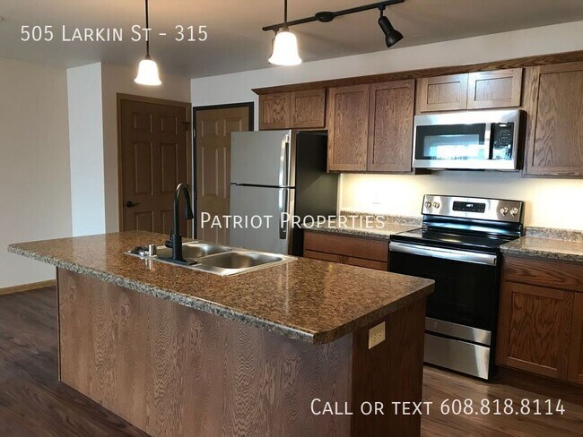 Building Photo - 505 Larkin St