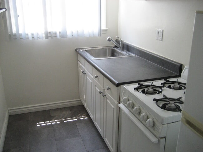 Building Photo - 3729 Dunn Dr