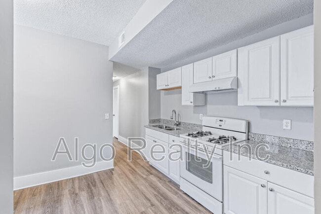 Foto del edificio - 1016 N Newton Ave