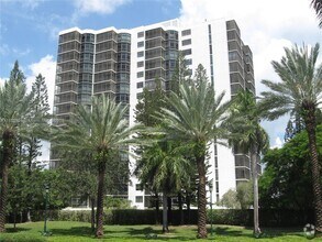 Building Photo - 20100 W Country Club Dr
