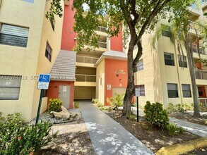 Building Photo - 8120 Geneva Ct