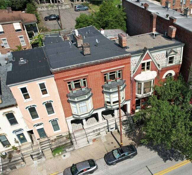 Building Photo - 808 Main St