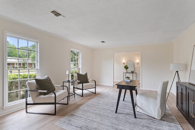 Building Photo - 2451 Belcher Dr