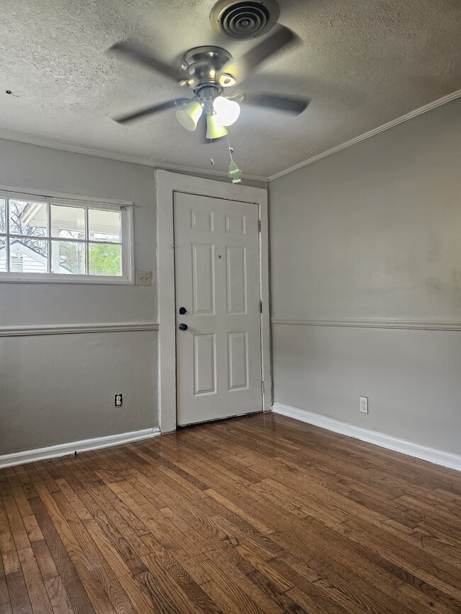 Family Room - 1802 Mount Meigs Rd