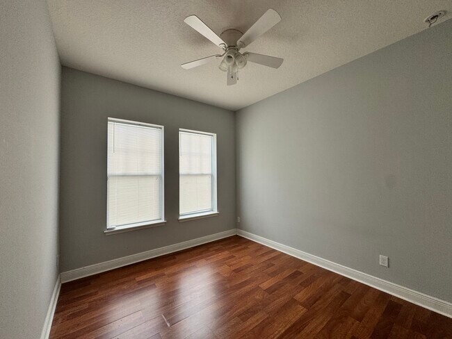 Foto del edificio - 7824 Lower Perse Cir